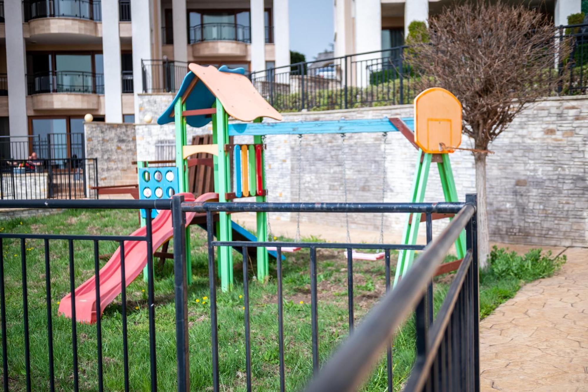 Queen'S Garden Balchik Apartment Extérieur photo