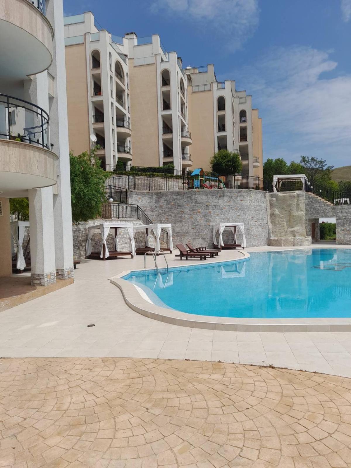 Queen'S Garden Balchik Apartment Extérieur photo