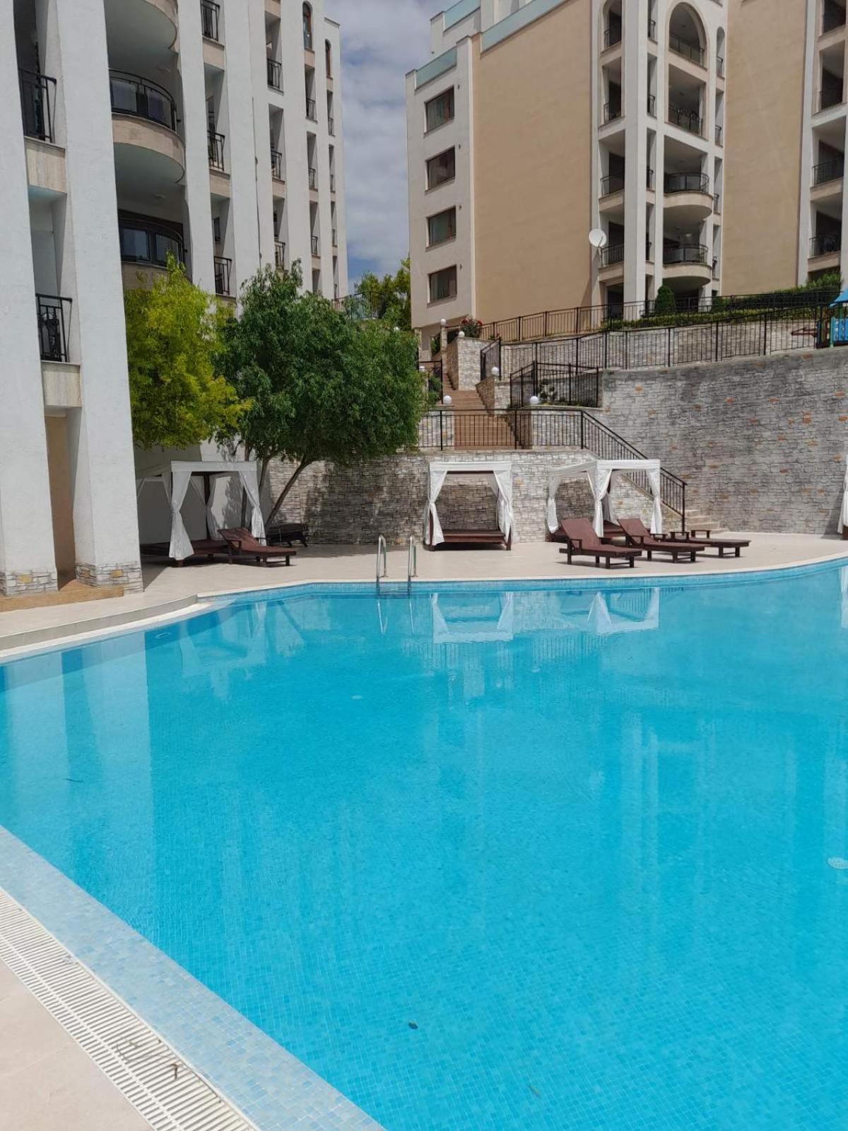 Queen'S Garden Balchik Apartment Extérieur photo